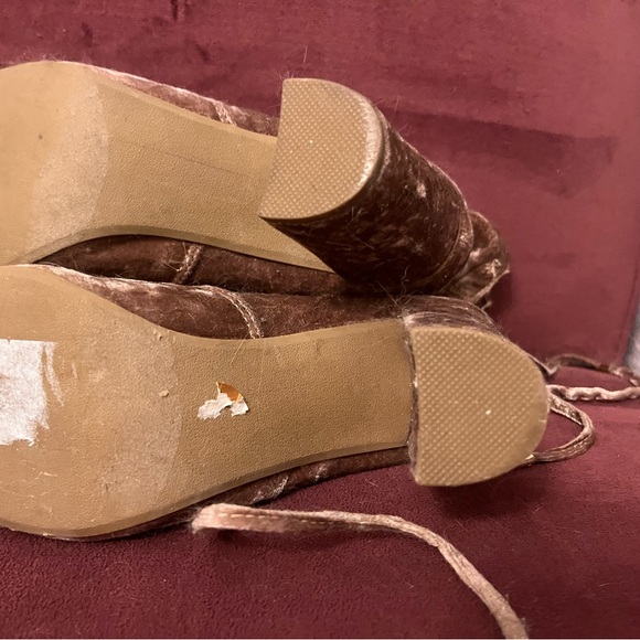 Pink faux velvet boots with laces - Picture 4 of 5